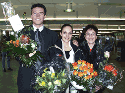 Die stolzen Eltern, Ernst und Bettina Meier mit ihrer Tochter  Sarah